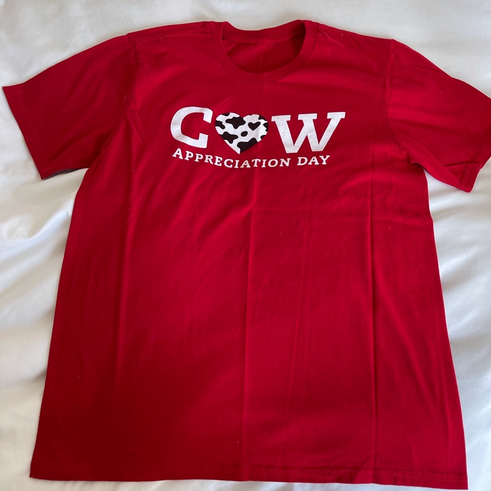 NWOT Chick-fil-A Cow Appreciation Day Red Medium